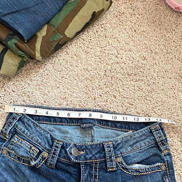 Silver jeans great wash on them see photos for measurements. - Picture 5 of 7